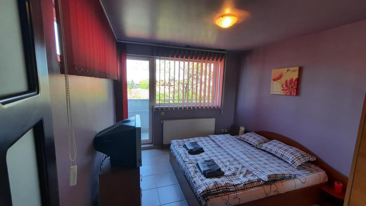 Spacious, Modern Condo In New Villa - Sleeps 6 부쿠레슈티 외부 사진