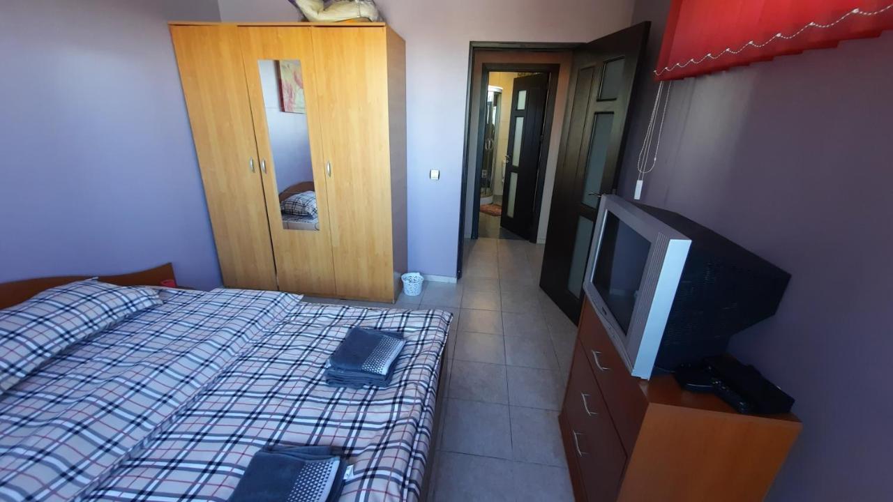 Spacious, Modern Condo In New Villa - Sleeps 6 부쿠레슈티 외부 사진