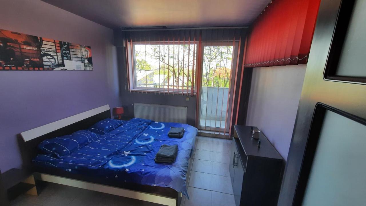 Spacious, Modern Condo In New Villa - Sleeps 6 부쿠레슈티 외부 사진