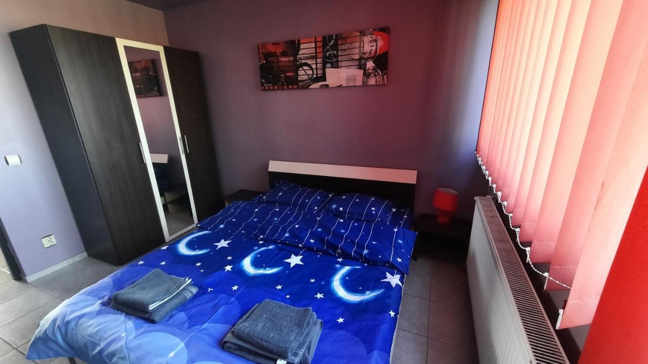 Spacious, Modern Condo In New Villa - Sleeps 6 부쿠레슈티 외부 사진