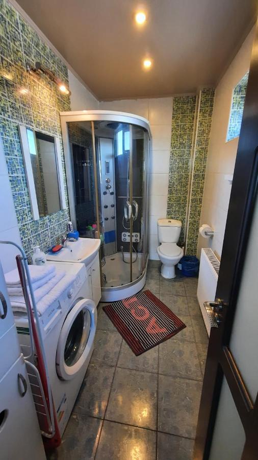 Spacious, Modern Condo In New Villa - Sleeps 6 부쿠레슈티 외부 사진