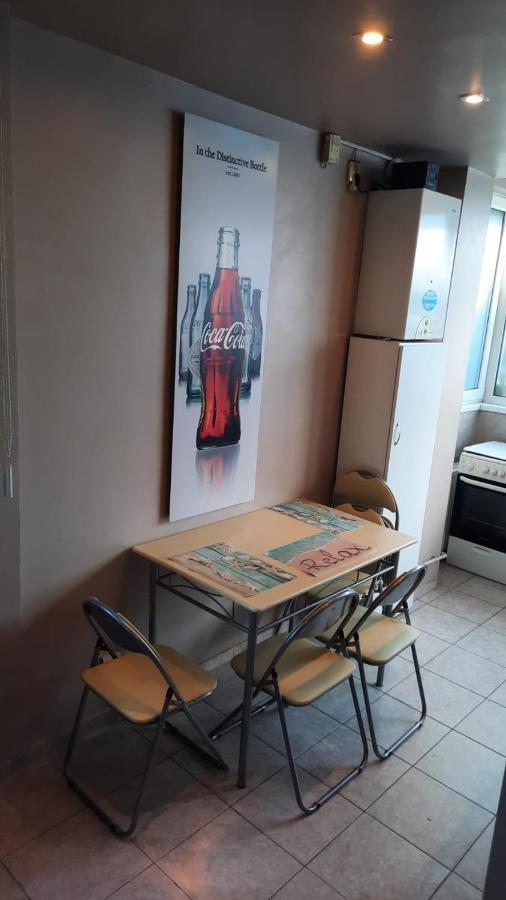 Spacious, Modern Condo In New Villa - Sleeps 6 부쿠레슈티 외부 사진