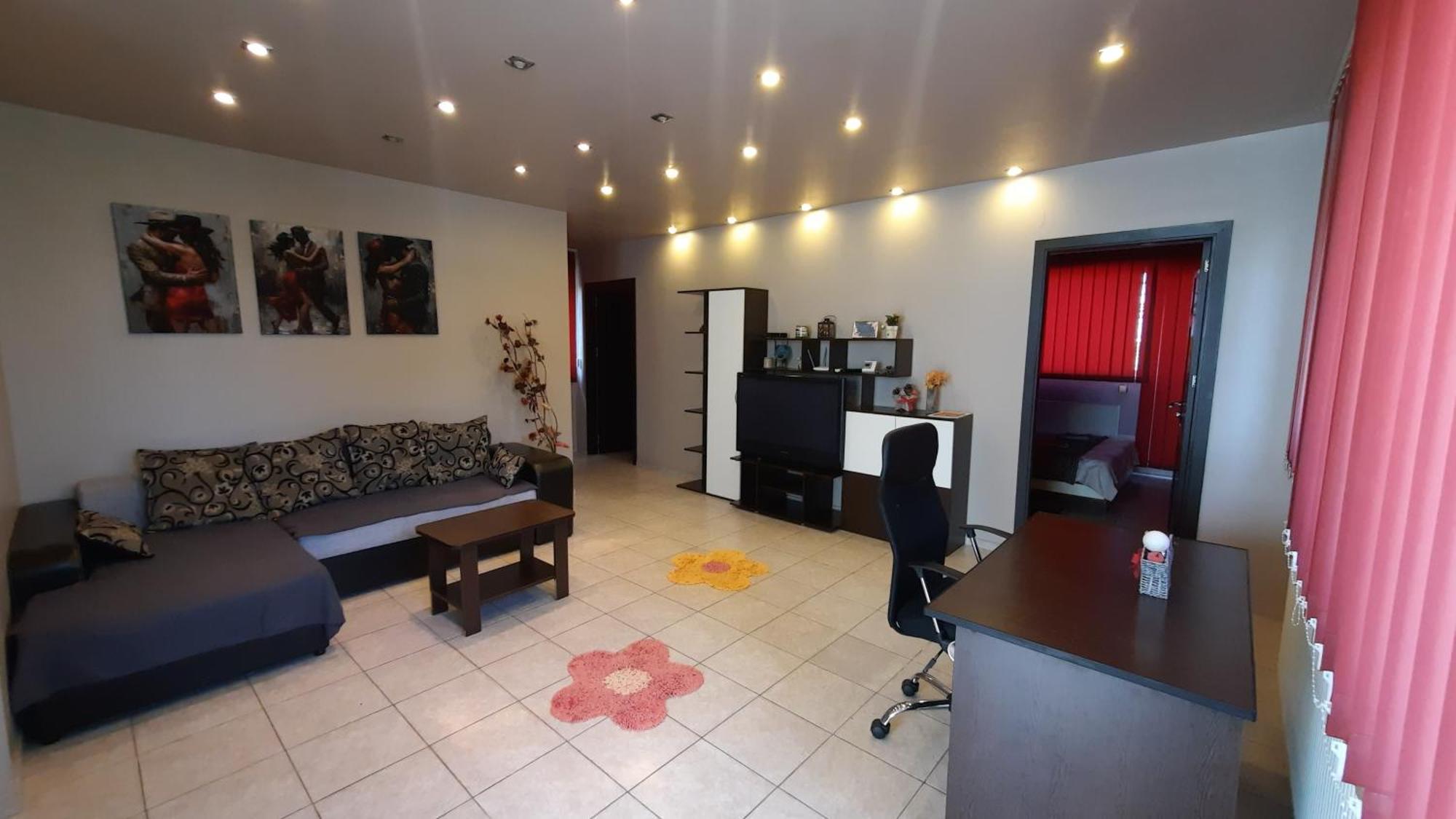 Spacious, Modern Condo In New Villa - Sleeps 6 부쿠레슈티 외부 사진