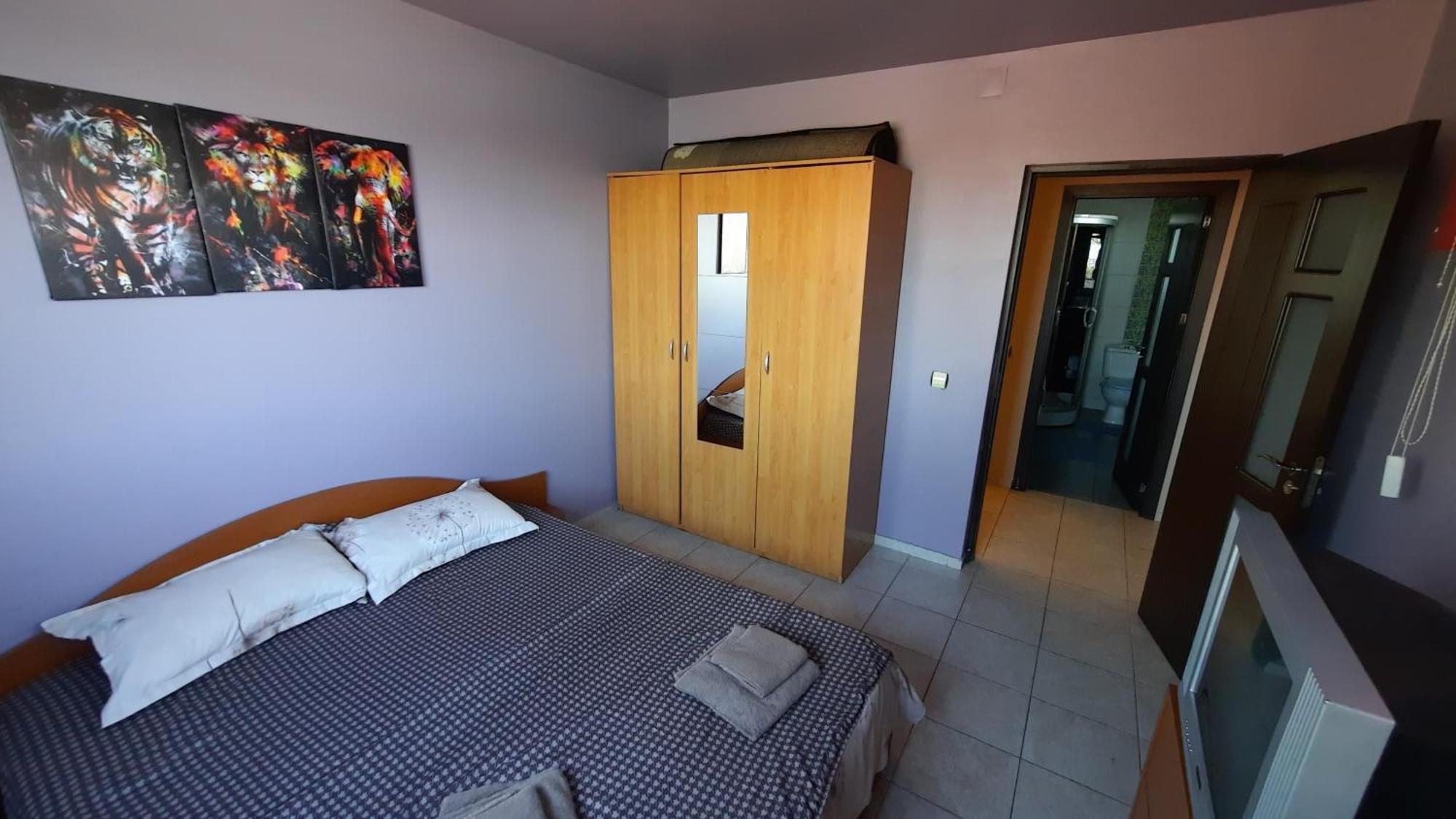 Spacious, Modern Condo In New Villa - Sleeps 6 부쿠레슈티 외부 사진